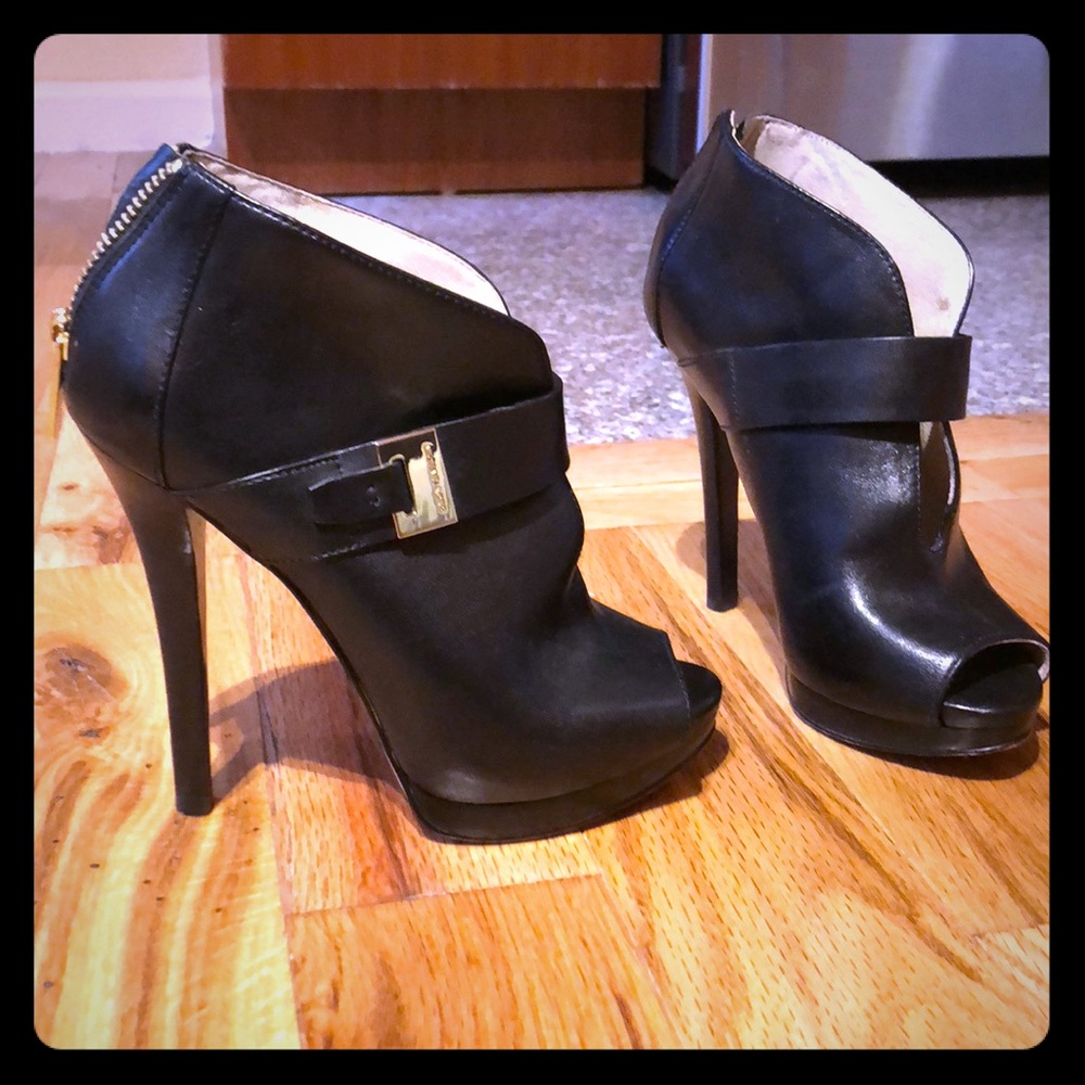 Michael Kors Leather Size 4.5 heels. Worn Twice